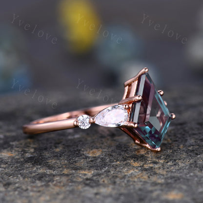 Vintage Kite Cut Alexandrite Engagement Ring,Unique Wedding Ring,Antique Vintage Alexandrite,June Birthstone,Gift for Love,Ring For Woman