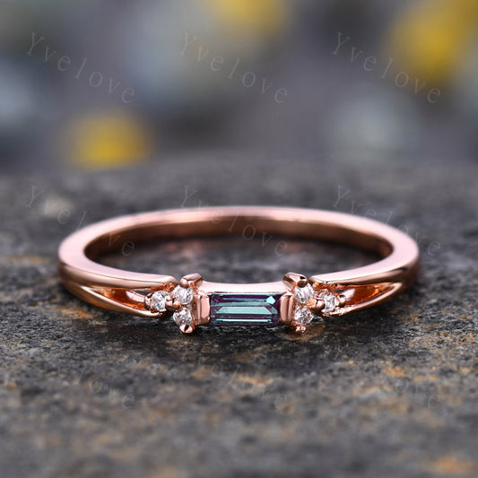 Baguette Cut Alexandrite Ring,June Birthstone Ring,Alexandrite Wedding Ring,Rose Gold Wedding Band,Exquisite Ring,Anniversary Gift for her