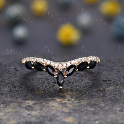 Unique Black Onyx wedding ring,Black gem wedding band,Marquise black onyx ring,Curved V stacking rings,Diamond Ring,Vintage 14k  gold ring