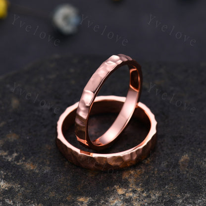 Couple Rings Unique Hammered Unisex Rose Gold Band Hammered Finish 4mm Mens Ring 3mm Women Wedding Ring Wedding Band Retro Vintage Ring Gift