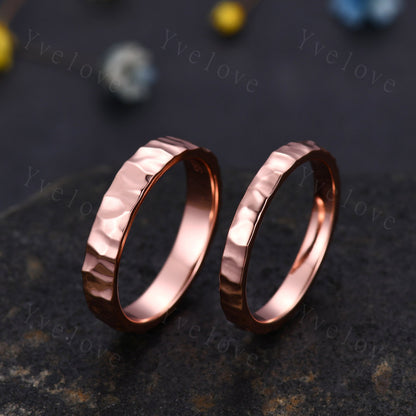 Couple Rings Unique Hammered Unisex Rose Gold Band Hammered Finish 4mm Mens Ring 3mm Women Wedding Ring Wedding Band Retro Vintage Ring Gift