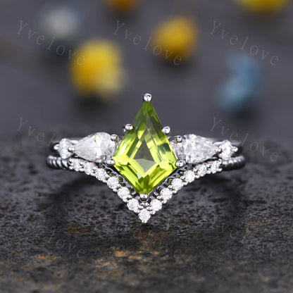 Vintage Kite Shaped Peridot Ring,Sterling Silver Ring Set,Peridot Engagement Ring,Promise Ring,Green Gemstone,Anniversary Ring Gift For Her