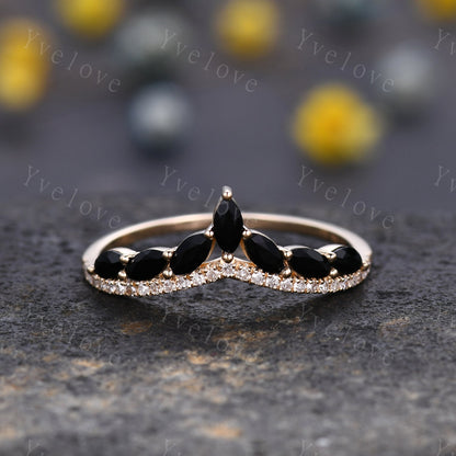 Unique Black Onyx wedding ring,Black gem wedding band,Marquise black onyx ring,Curved V stacking rings,Diamond Ring,Vintage 14k  gold ring