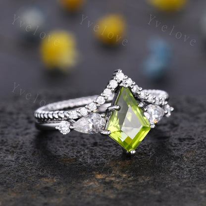 Vintage Kite Shaped Peridot Ring,Sterling Silver Ring Set,Peridot Engagement Ring,Promise Ring,Green Gemstone,Anniversary Ring Gift For Her