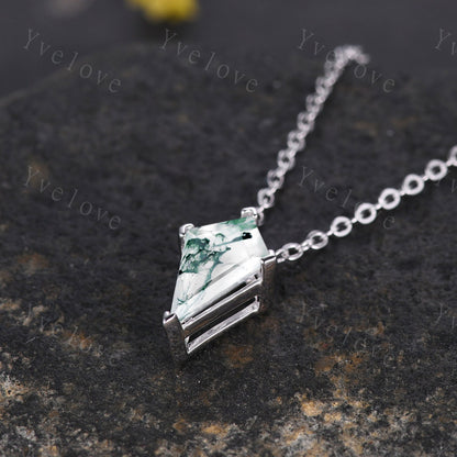 Unique Kite shaped Moss agate Pendant,Green Agate Necklace,Silver Art Deco Necklace,Vintage Women Bridal Gift Anniversary Gift for Her