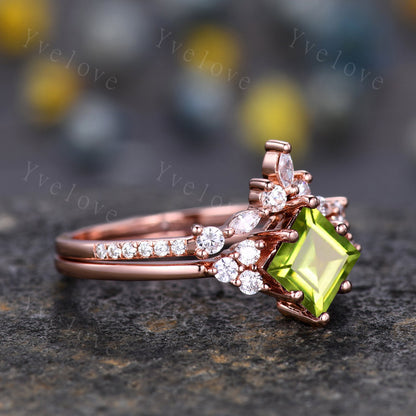 Vintage Peridot Ring Set,Unique Princess Cut Peridot Engagement Ring,Moissanite Matching band,August birthstone,rose gold,Women Bridal Ring