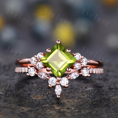 Vintage Peridot Ring Set,Unique Princess Cut Peridot Engagement Ring,Moissanite Matching band,August birthstone,rose gold,Women Bridal Ring