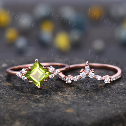 Vintage Peridot Ring Set,Unique Princess Cut Peridot Engagement Ring,Moissanite Matching band,August birthstone,rose gold,Women Bridal Ring