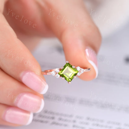 Vintage Peridot Ring Set,Unique Princess Cut Peridot Engagement Ring,Moissanite Matching band,August birthstone,rose gold,Women Bridal Ring