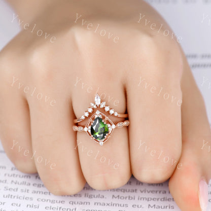 Vintage Green Peridot Ring Set,Pear Shape Peridot Ring,14K Solid Gold Ring,Unique Women Moissanite Promise Ring For Her,Handmade Gift